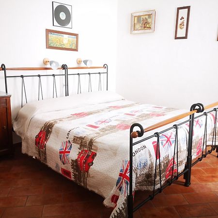 Appartamento Tipico In Centro Storico Urbino Exterior photo