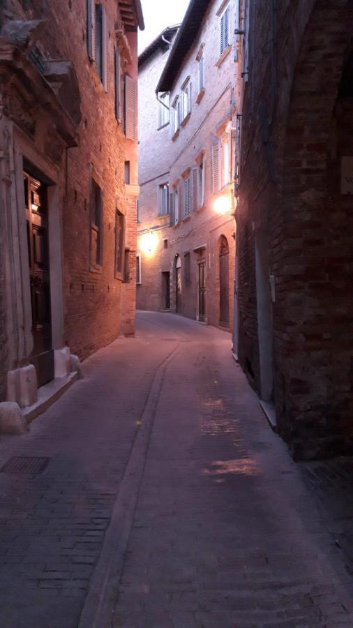 Appartamento Tipico In Centro Storico Urbino Exterior photo