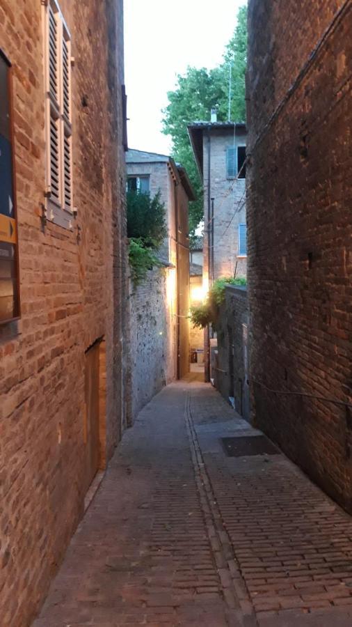 Appartamento Tipico In Centro Storico Urbino Exterior photo